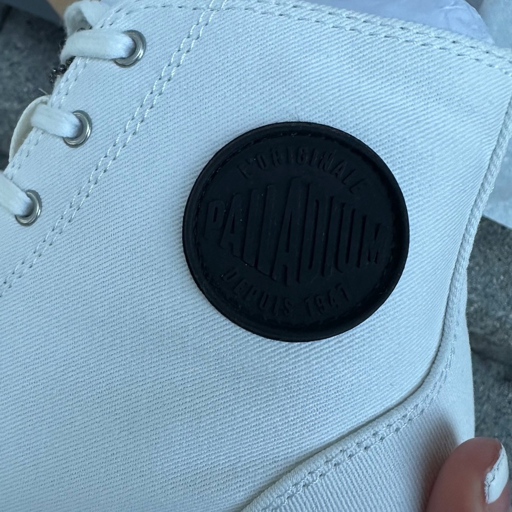 New in Box Palladium Women's White Pallabase Twill Size 7.5 Combat Boots - Picture 14 of 14